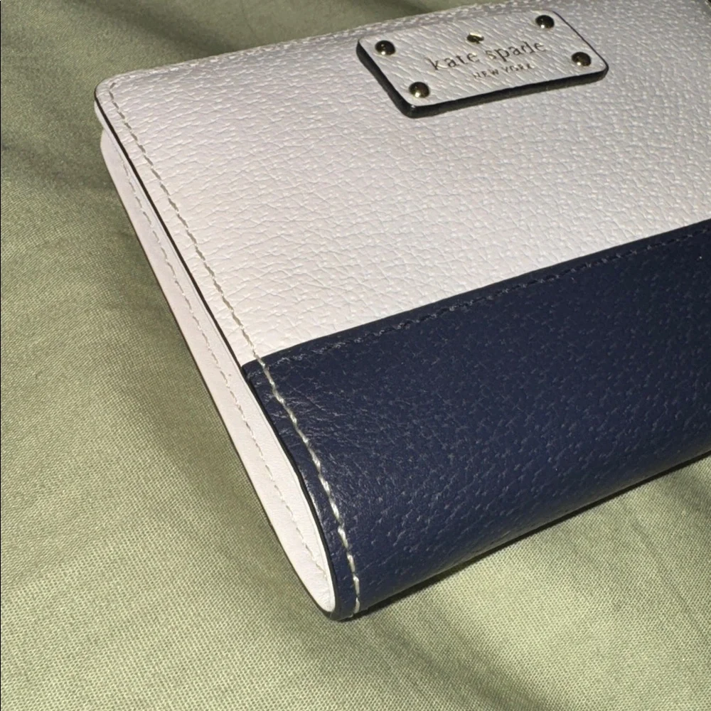 New Kate Spade NYC Leather Navy & White Compact Wallet Small NWT Credit Card ID